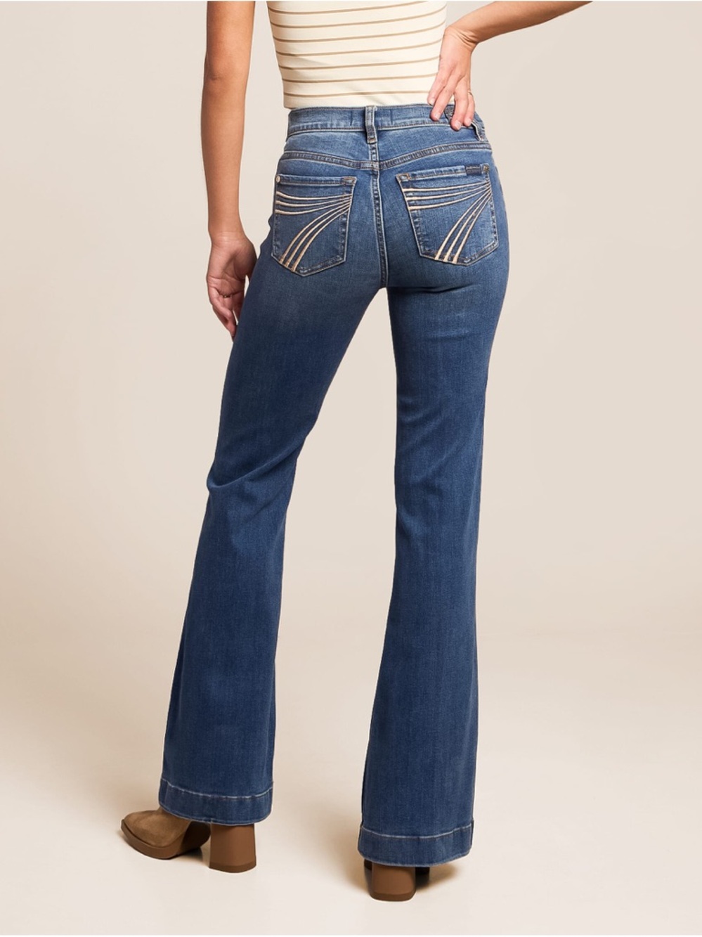 7 For All Mankind Women's Medium Blue Bootcut Jeans - Picture 2 of 8